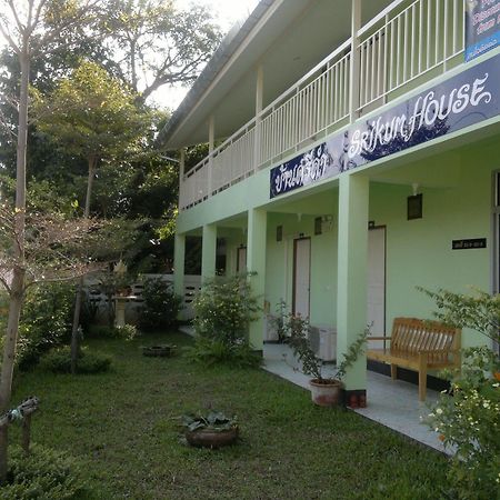 Srikum House Hotel Chiang Mai Bagian luar foto