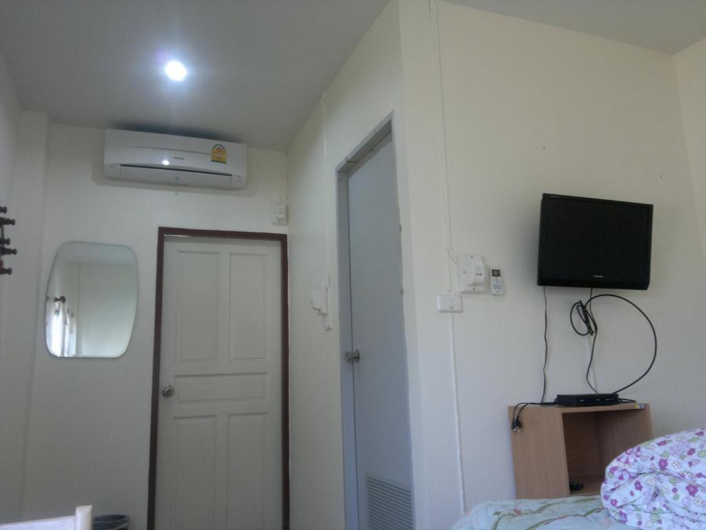 Srikum House Hotel Chiang Mai Bagian luar foto