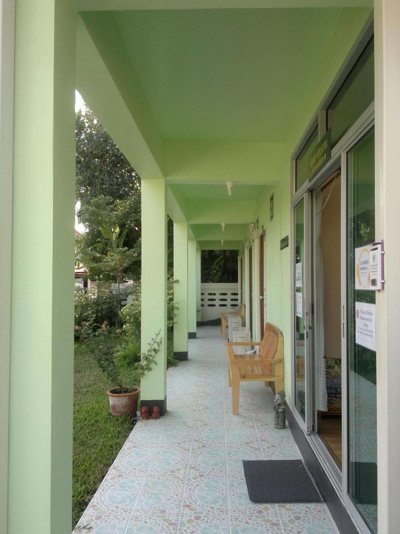Srikum House Hotel Chiang Mai Bagian luar foto
