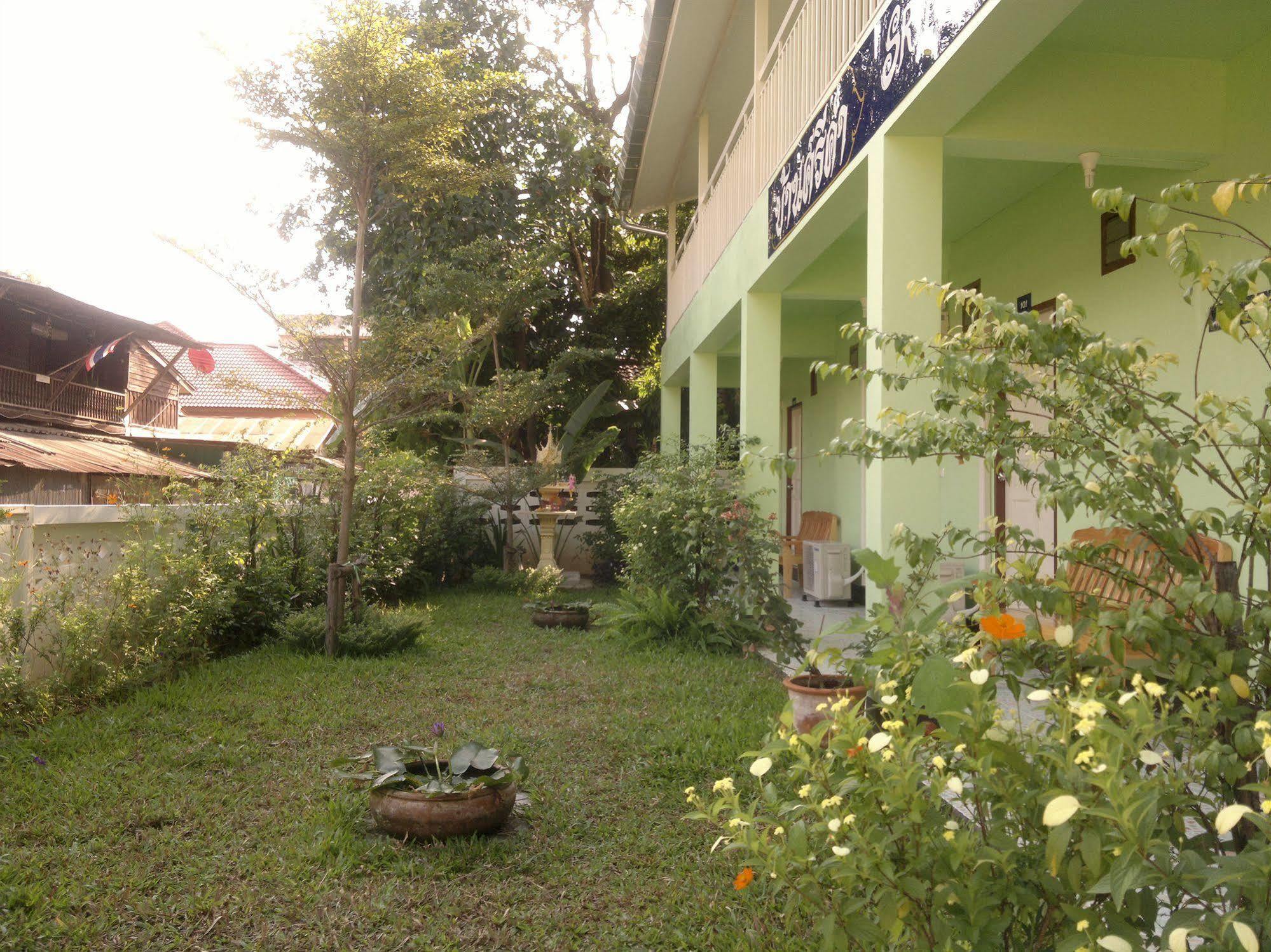 Srikum House Hotel Chiang Mai Bagian luar foto